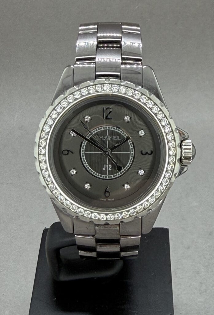 Chanel J12 33 mm M Diamanter.